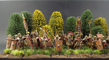 Load image into Gallery viewer, Early Imperial Roman Legionaries Attacking 28mm