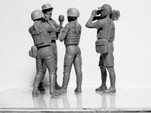 Load image into Gallery viewer, Journalists At War 1:35