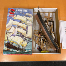 Load image into Gallery viewer, Cutty Sark 1:130