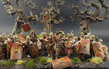 Load image into Gallery viewer, Early Imperial Roman Legionaries Advancing 28mm
