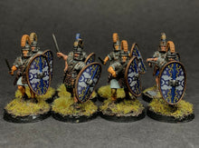 Load image into Gallery viewer, Early Imperial Roman Legionaries Attacking 28mm
