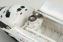 Load image into Gallery viewer, Space Shuttle Atlantis 1:100

