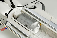 Load image into Gallery viewer, Space Shuttle Atlantis 1:100
