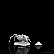 Load image into Gallery viewer, D&amp;D Nolzurs Marvelous Miniatures: Giant Spider and Egg Clutch
