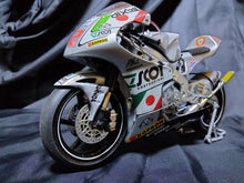 Load image into Gallery viewer, Honda RS250RW &quot;2008 WGP250&quot; 1:12 scale

