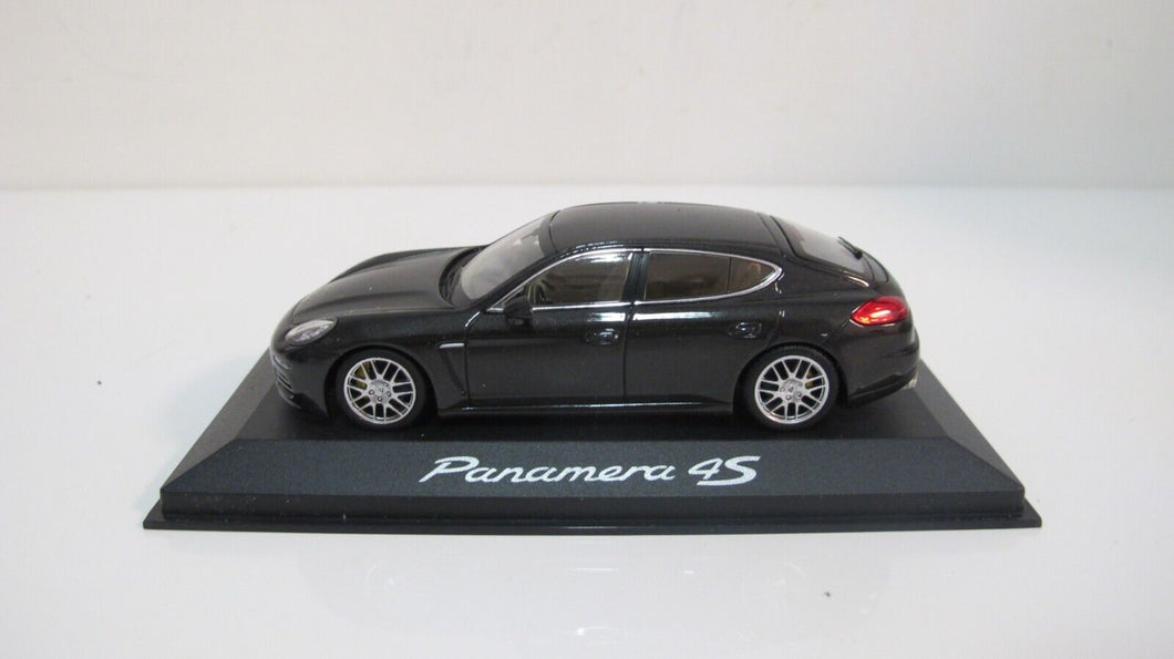 Porsche Panamera 4S