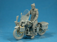 Load image into Gallery viewer, U.S. Military Policeman W/Motorcycle 1:35
