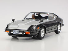 Load image into Gallery viewer, Nissan Fairlady 280Z with T-Bar Roof 1:24
